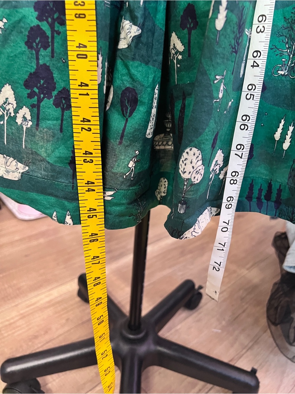 Green Printed V-Neck Midi Dress with Waist Detail - Picture 10 of 11